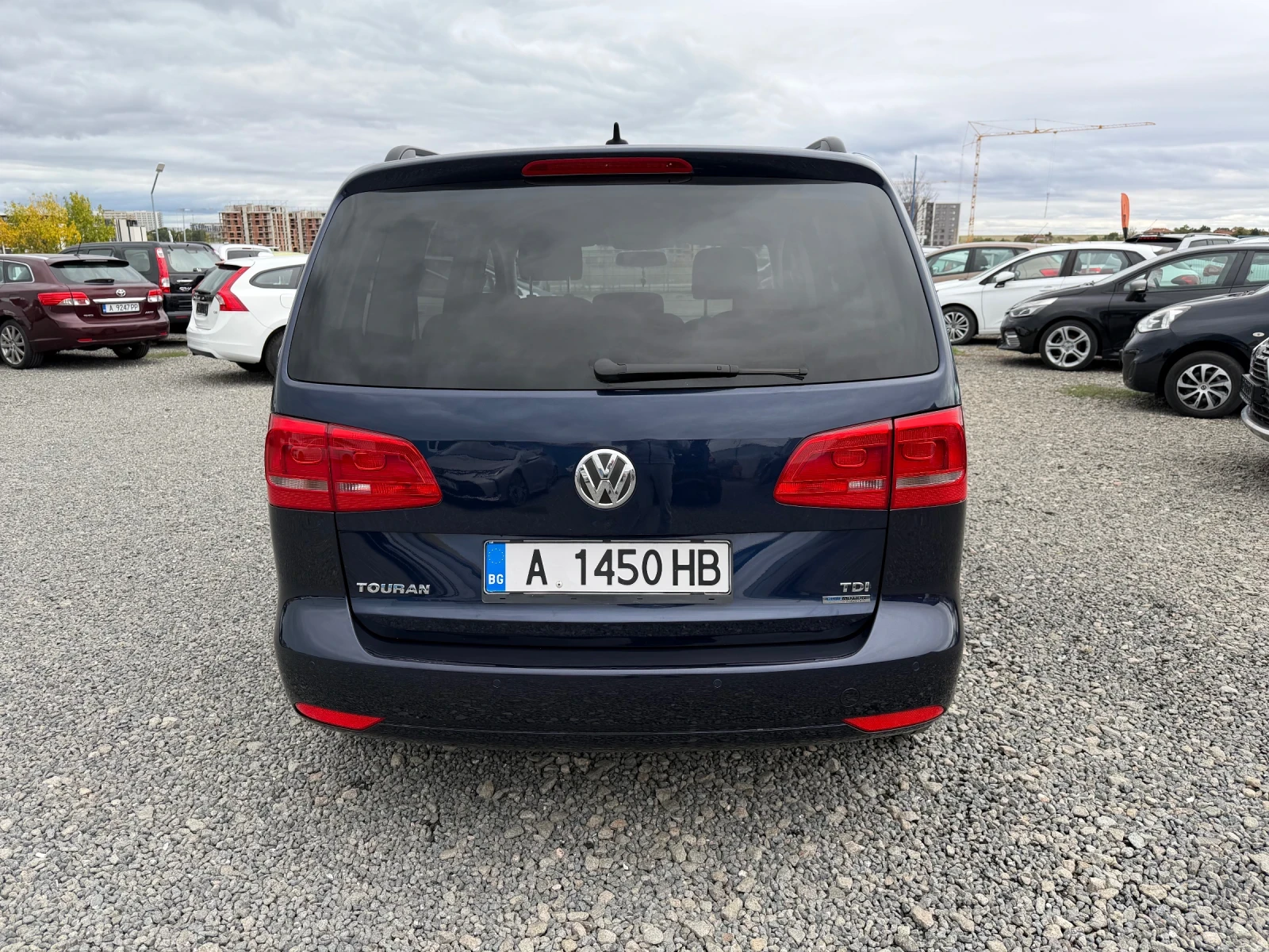 VW Touran 1.6 TDI Автоматик - изображение 5