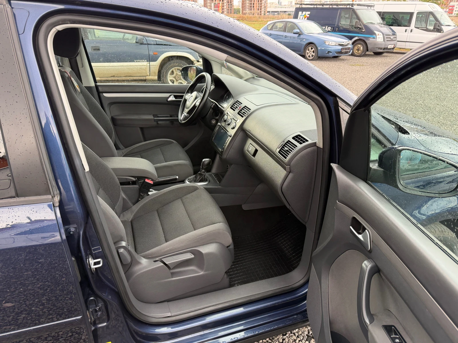 VW Touran 1.6 TDI Автоматик - изображение 9