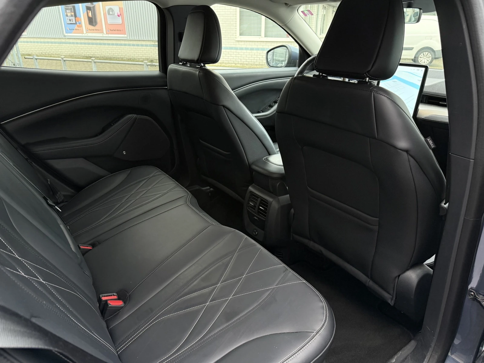 Ford Mustang Mach-E  - изображение 9