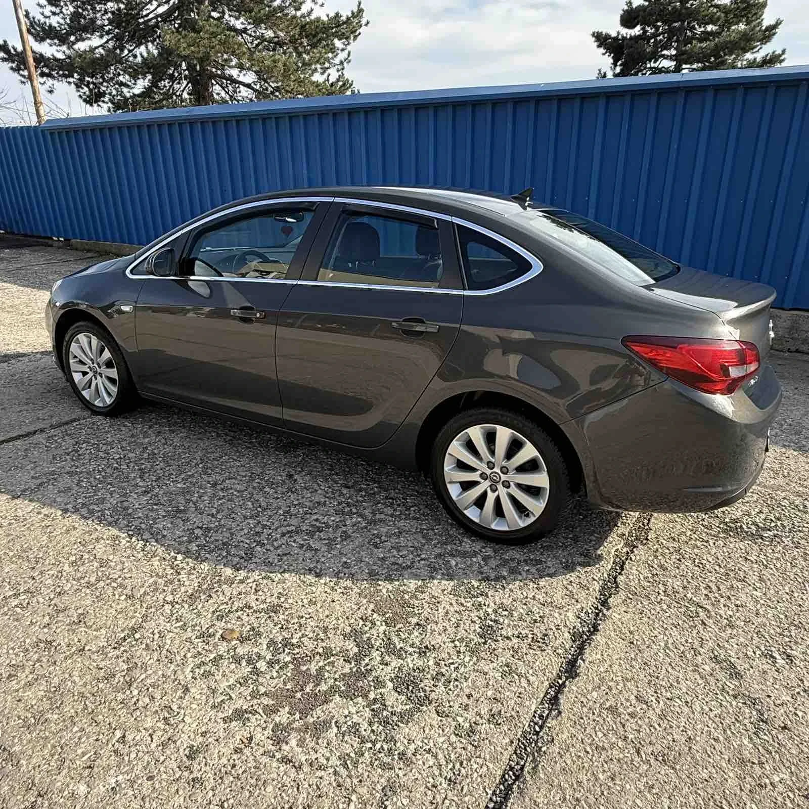 Opel Astra 1.4 turbo 140к.с , снимка 3 - Автомобили и джипове - 53916232