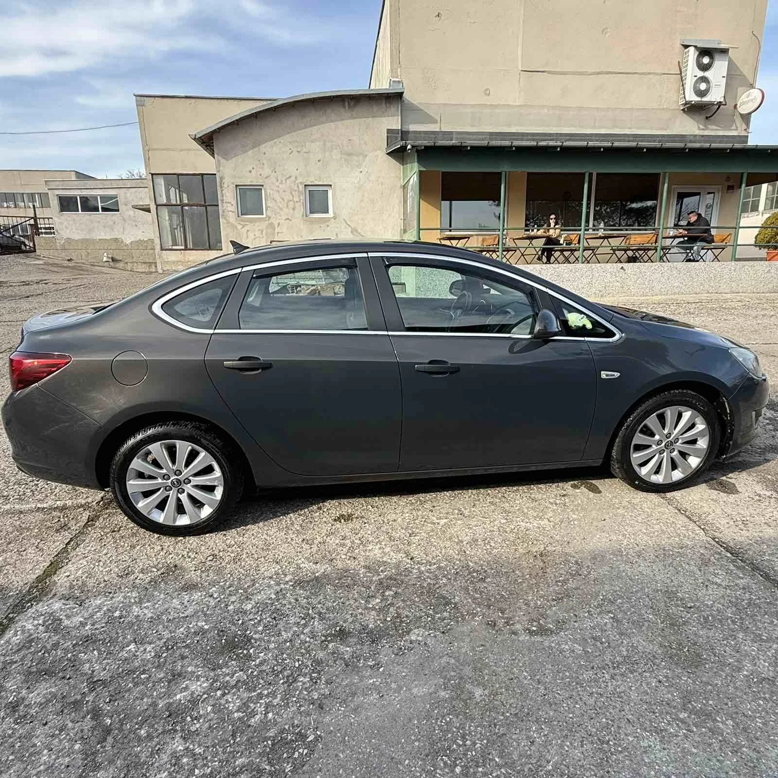 Opel Astra 1.4 turbo 140к.с , снимка 2 - Автомобили и джипове - 53916232