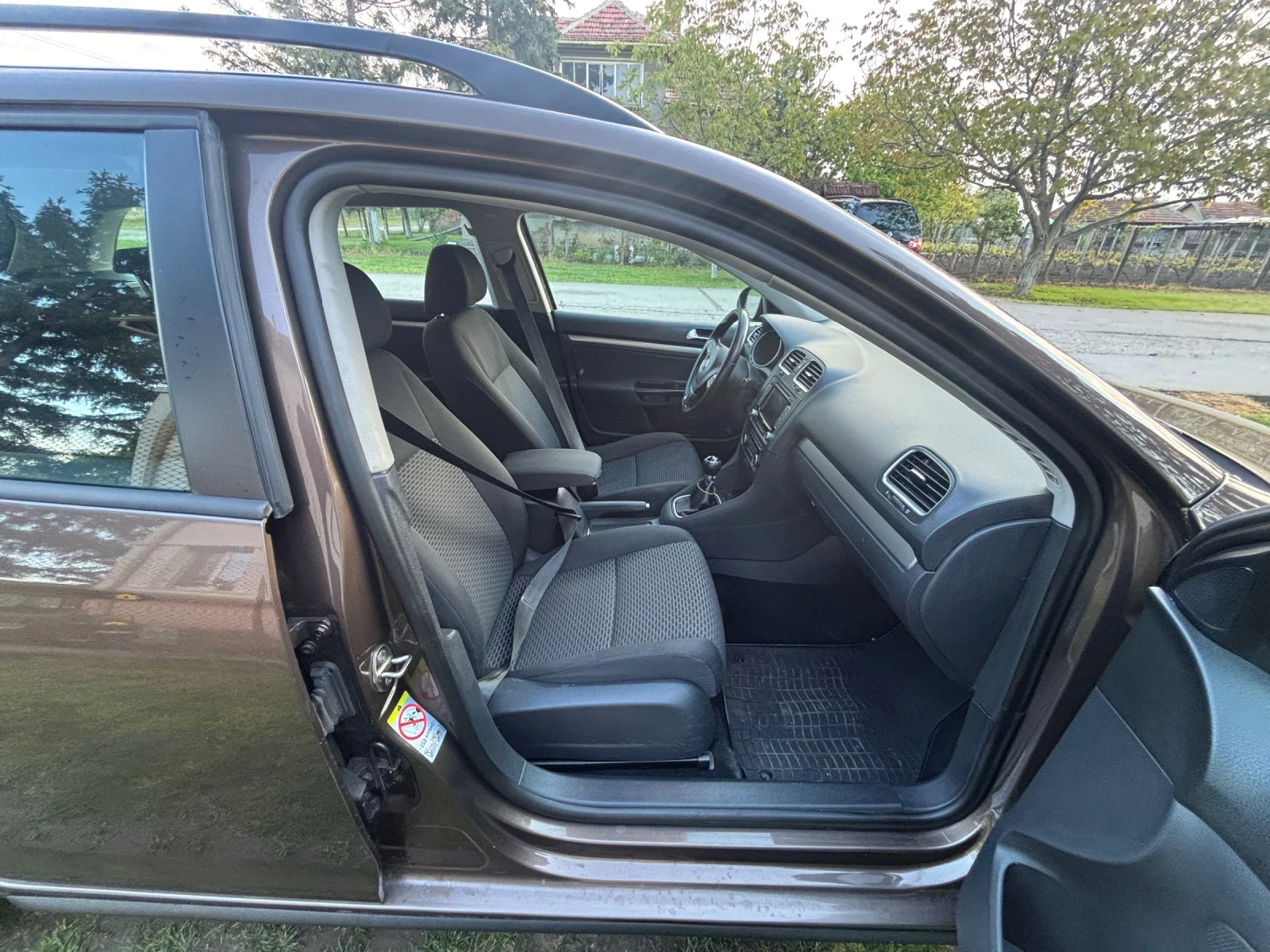 VW Golf 1.6TDI-105, снимка 15 - Автомобили и джипове - 54440349