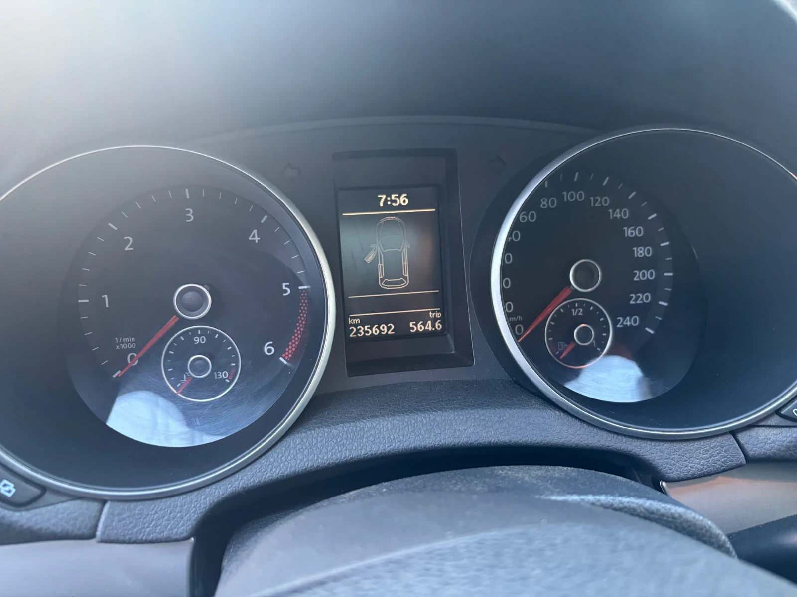 VW Golf 1.6TDI-105, снимка 14 - Автомобили и джипове - 54440349