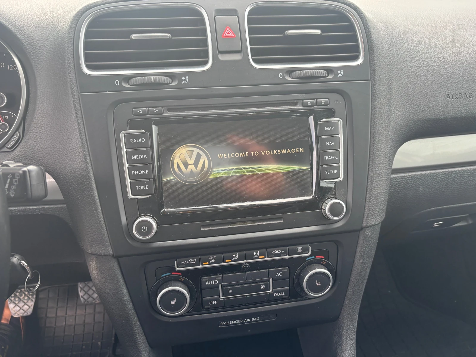 VW Golf 1.6TDI-105, снимка 8 - Автомобили и джипове - 54440349