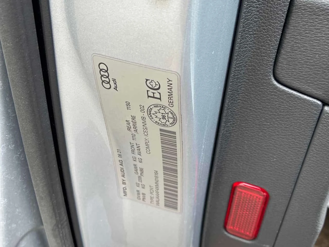 Audi A4  Komfort /DISTRONIC/LED/АВТОКРЕДИТ, снимка 10 - Автомобили и джипове - 54549392