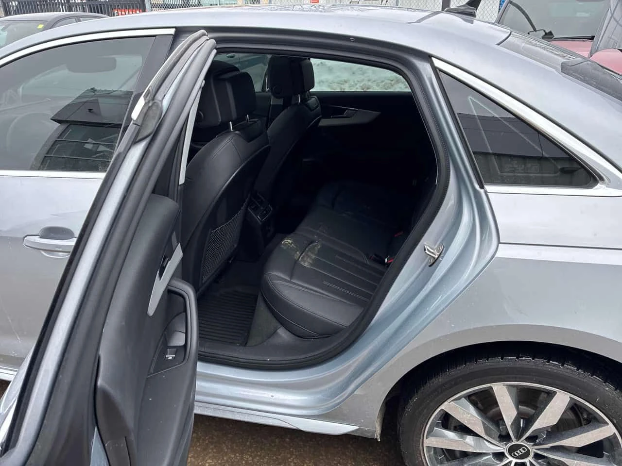 Audi A4  Komfort /DISTRONIC/LED/АВТОКРЕДИТ, снимка 14 - Автомобили и джипове - 54549392