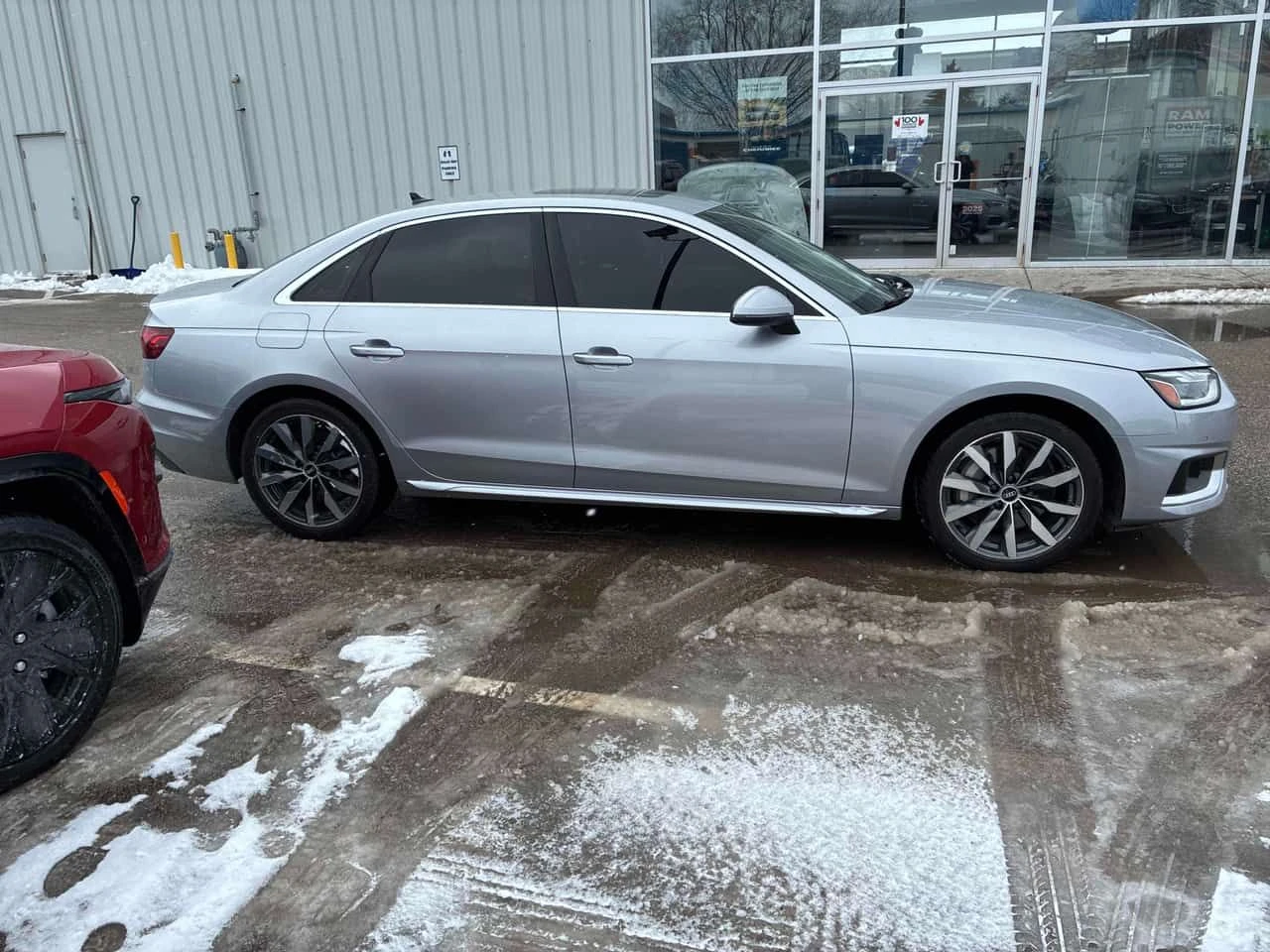 Audi A4  Komfort /DISTRONIC/LED/АВТОКРЕДИТ, снимка 3 - Автомобили и джипове - 54549392