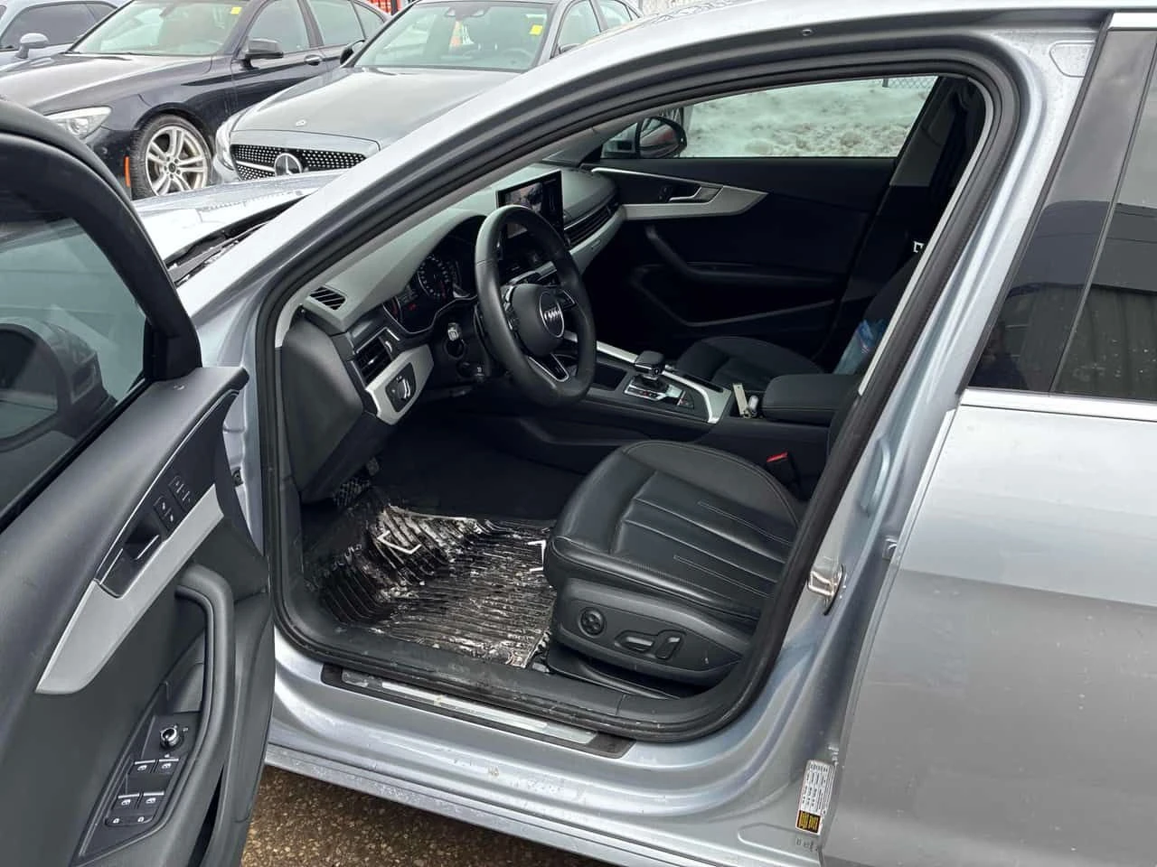 Audi A4  Komfort /DISTRONIC/LED/АВТОКРЕДИТ, снимка 13 - Автомобили и джипове - 54549392