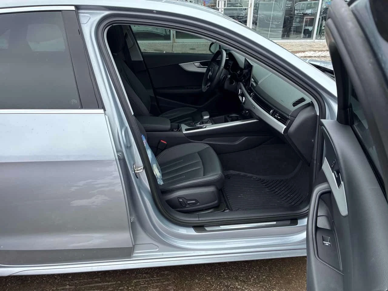 Audi A4  Komfort /DISTRONIC/LED/АВТОКРЕДИТ, снимка 17 - Автомобили и джипове - 54549392