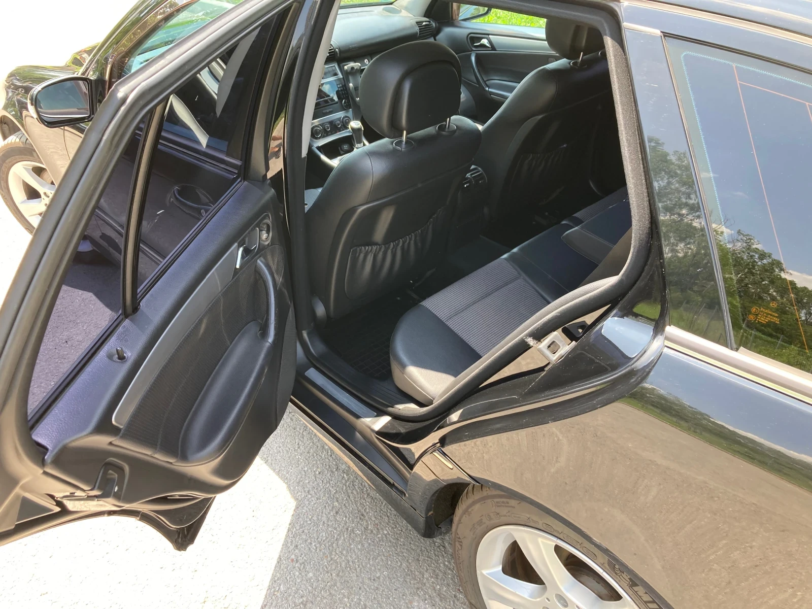 Mercedes-Benz C 180, снимка 12 - Автомобили и джипове - 54801403