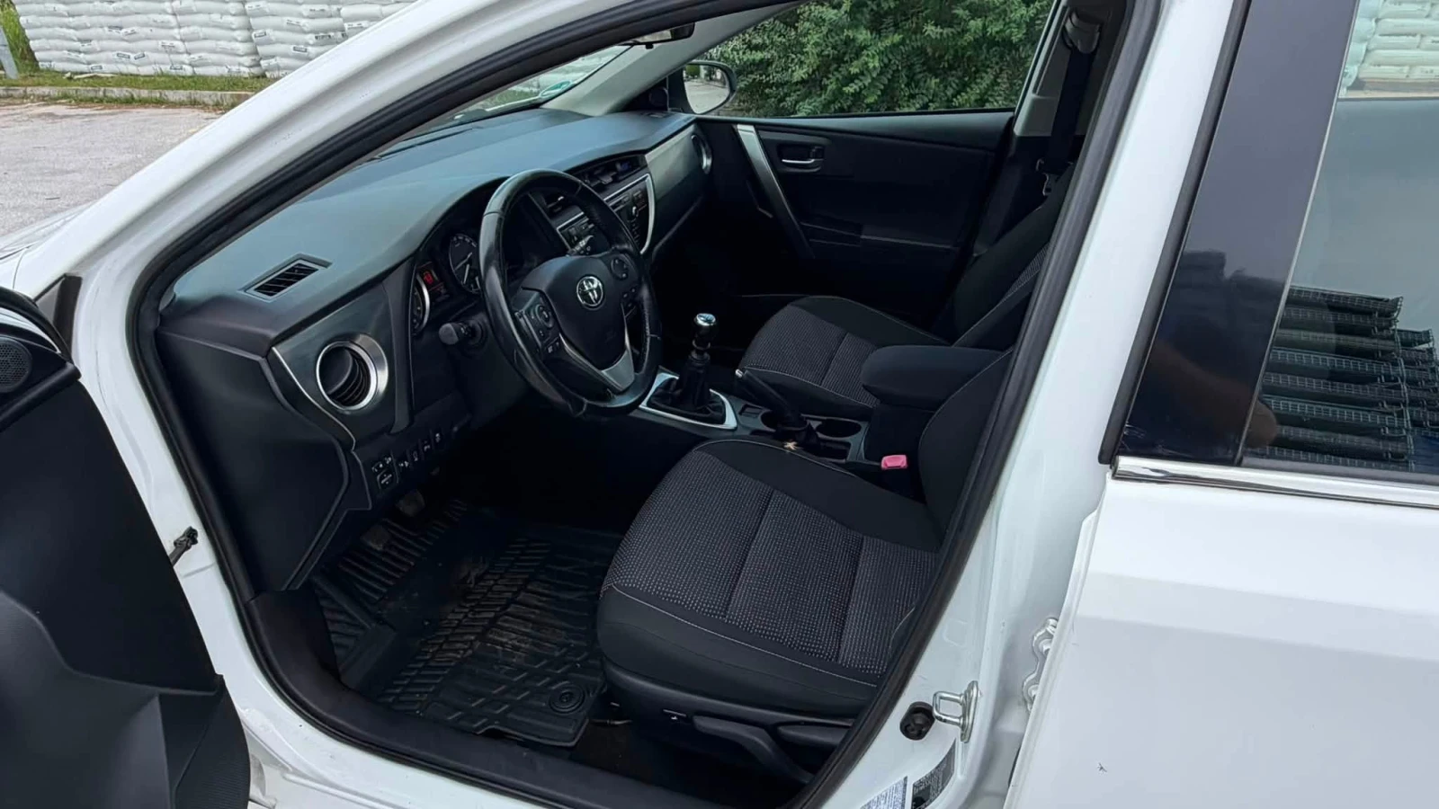 Toyota Auris 1.6 ������ | Mobile.bg � ����������� 12
