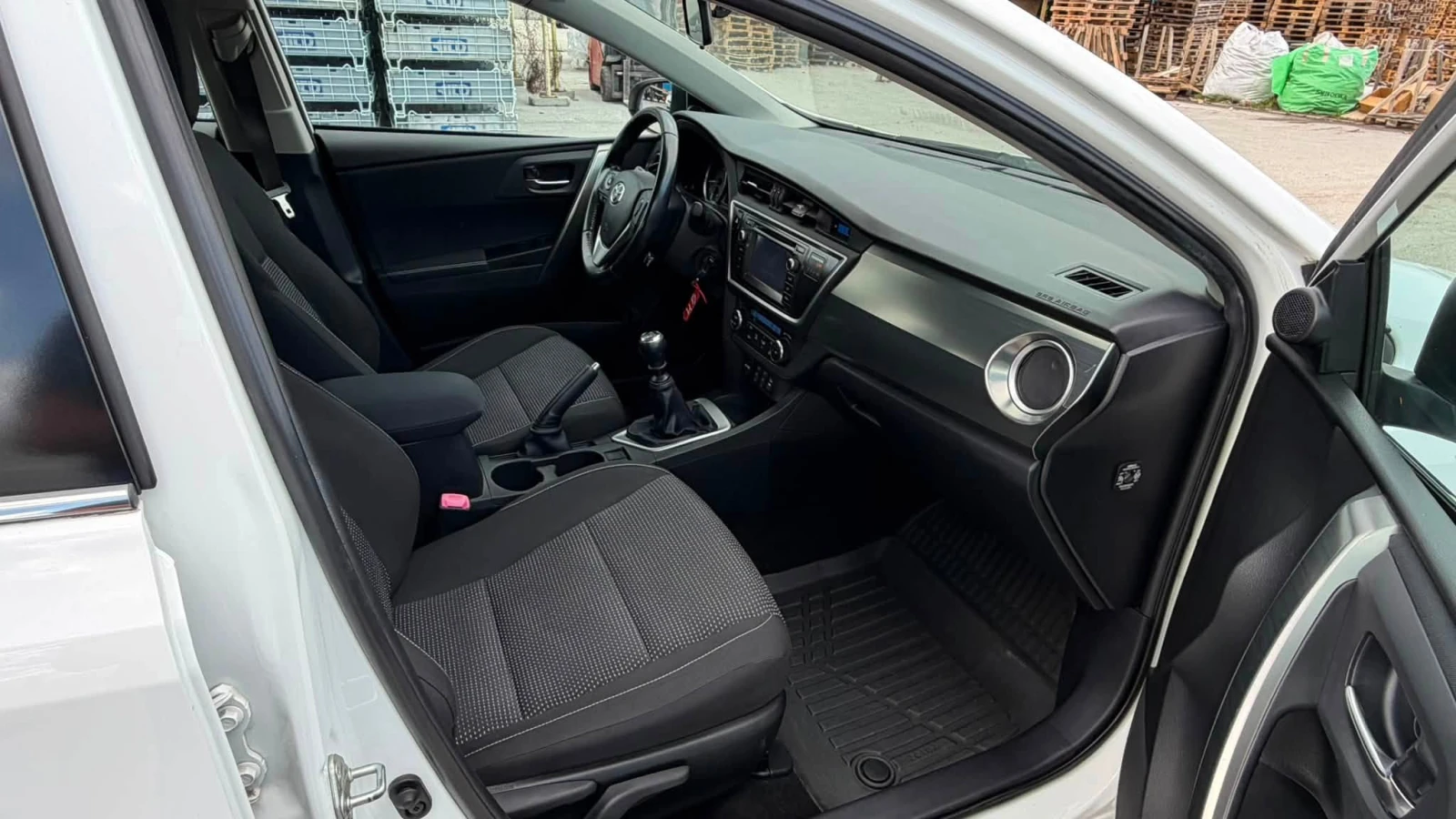 Toyota Auris 1.6 ������ | Mobile.bg � ����������� 11
