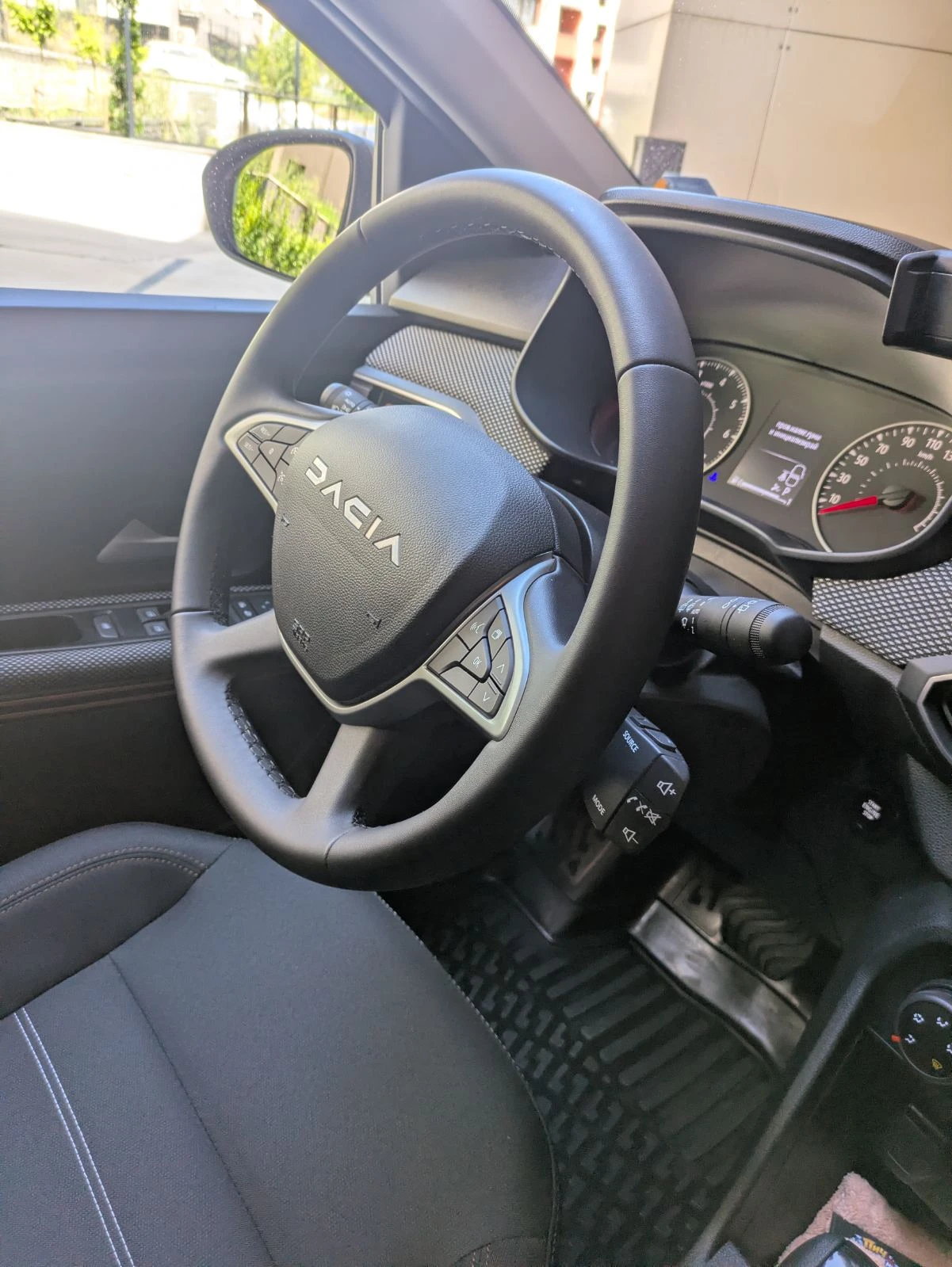 Dacia Sandero 1.0T 10200км!!!, снимка 8 - Автомобили и джипове - 55222538