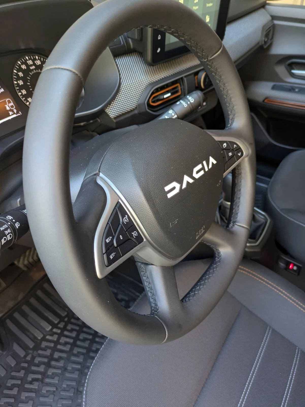 Dacia Sandero 1.0T 10200км!!!, снимка 9 - Автомобили и джипове - 55222538