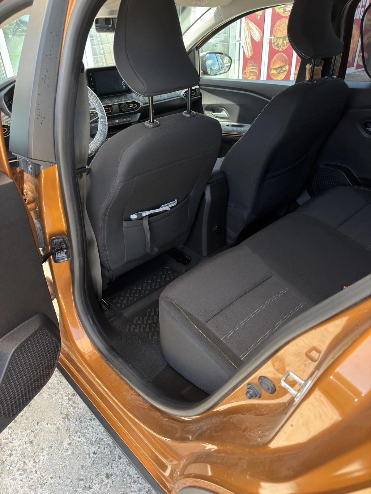 Dacia Sandero 1.0T 10200км!!!, снимка 11 - Автомобили и джипове - 55222538