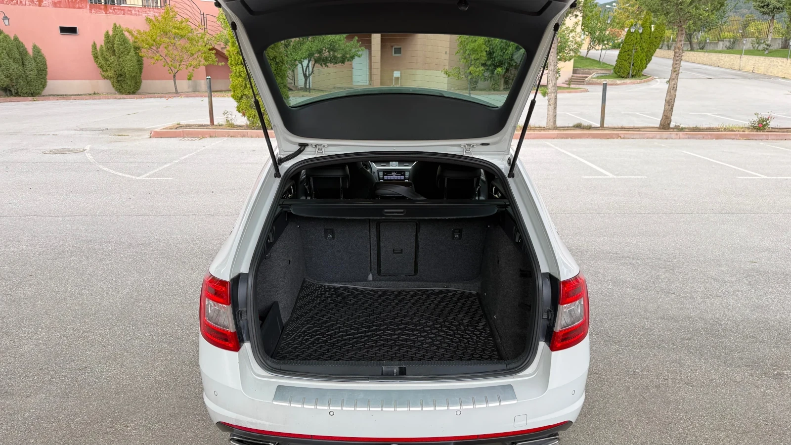 Skoda Octavia VRS* DSG* ПОДГРЕВ* NAVI* DISTRONIC* TOP, снимка 14 - Автомобили и джипове - 55849920