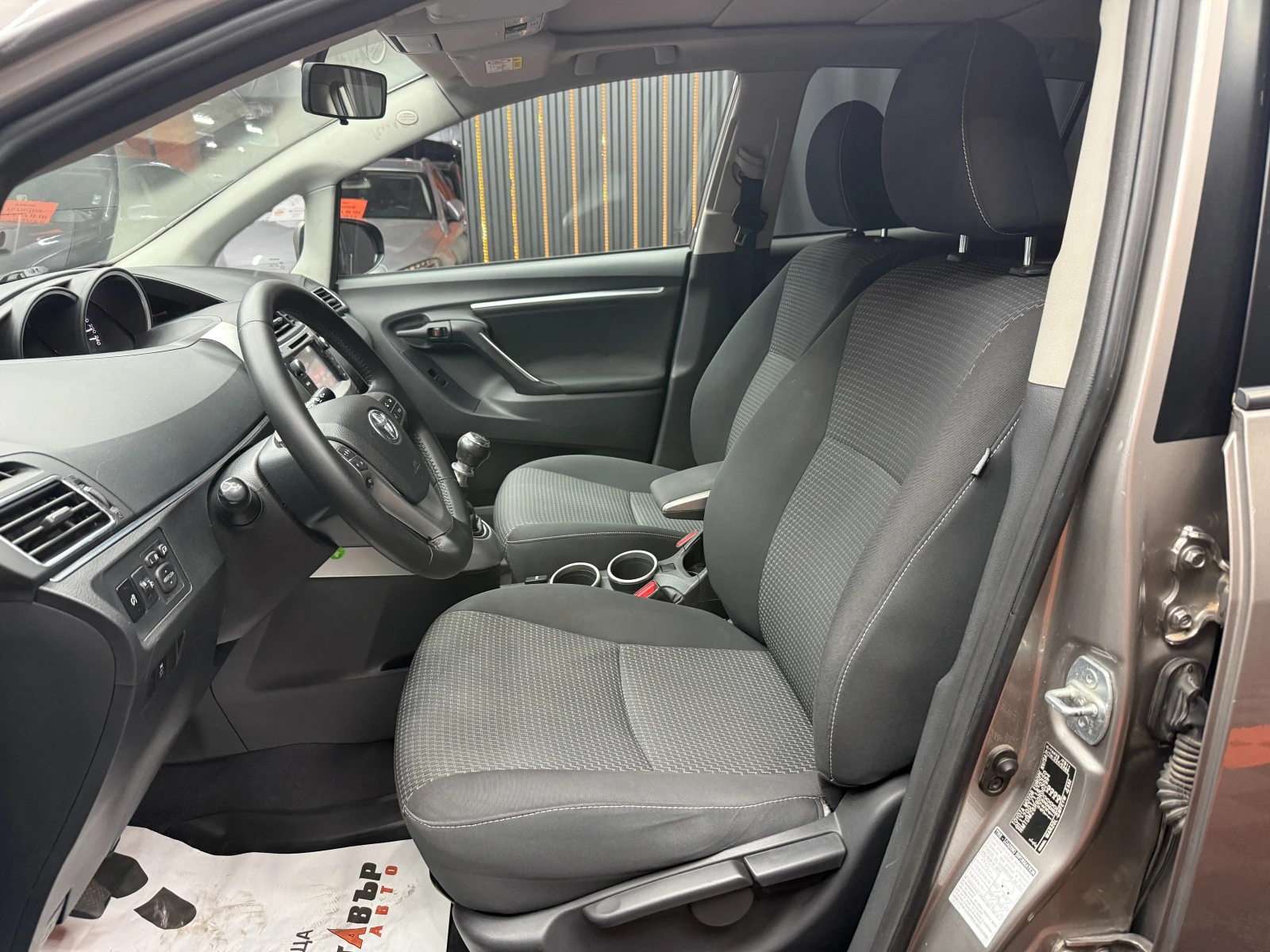 Toyota Verso 1.6D 112кс, снимка 8 - Автомобили и джипове - 56020355
