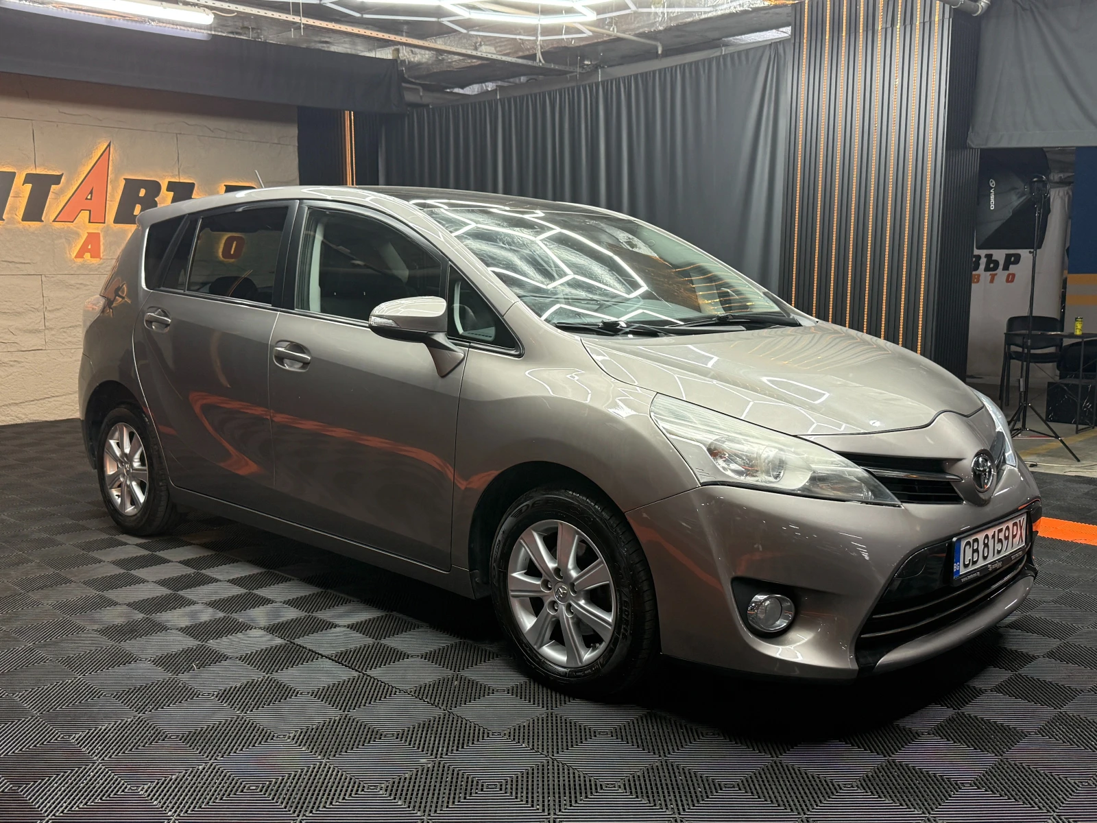 Toyota Verso 1.6D 112кс, снимка 4 - Автомобили и джипове - 56020355