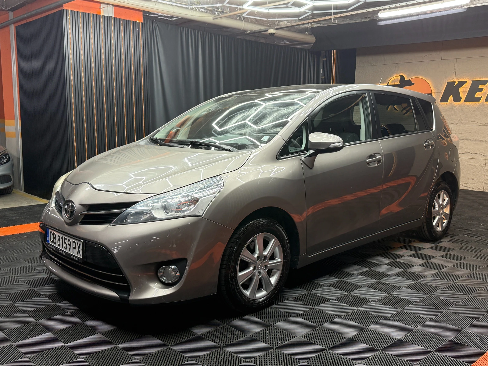 Toyota Verso 1.6D 112кс, снимка 3 - Автомобили и джипове - 56020355