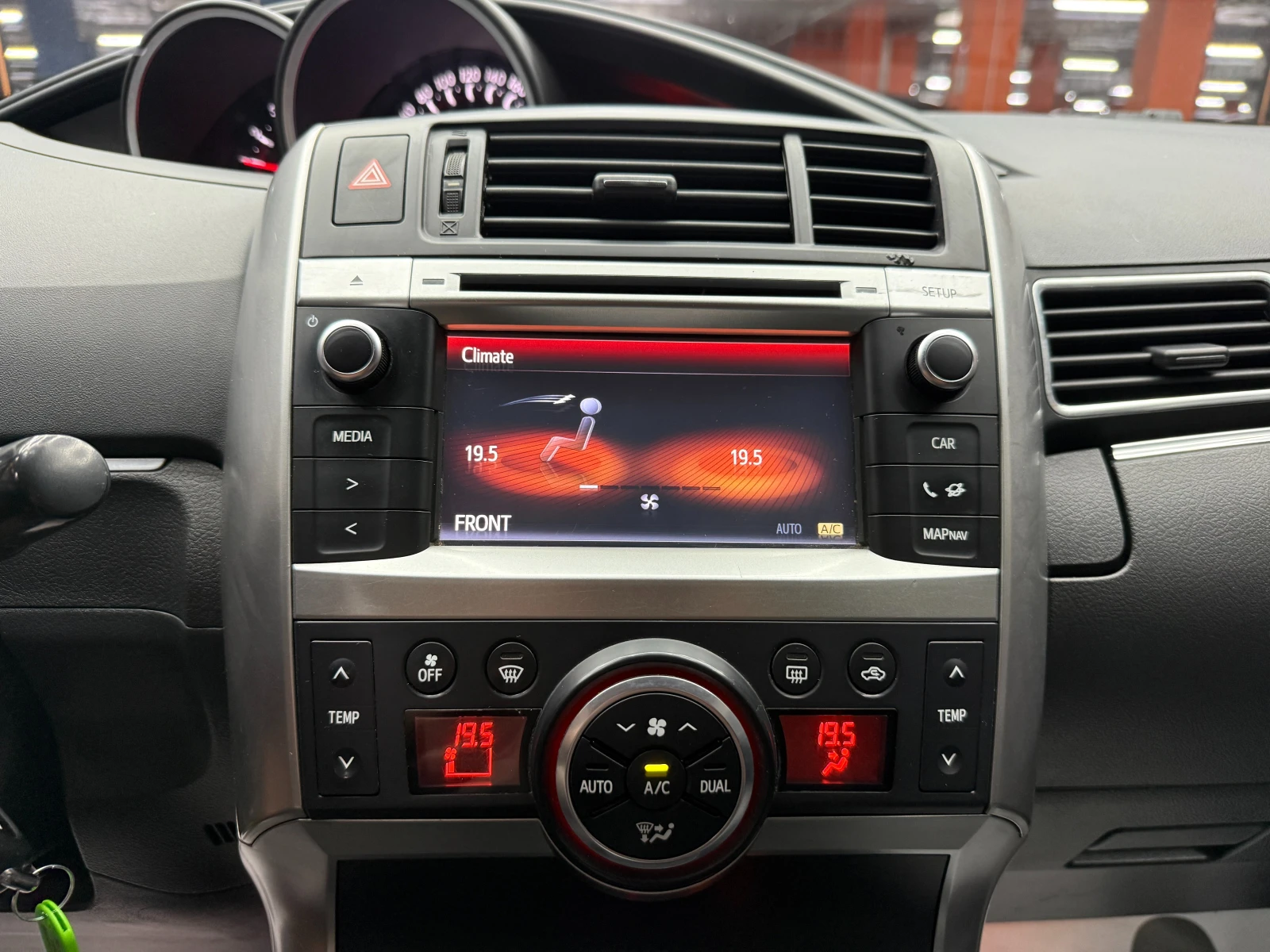Toyota Verso 1.6D 112кс, снимка 12 - Автомобили и джипове - 56020355