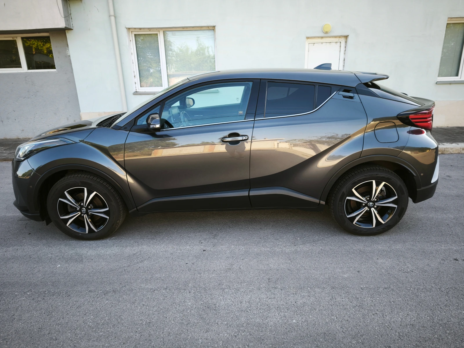 Toyota C-HR 1.2i /4x4/FACELIFT/Гаранция/ - изображение 8