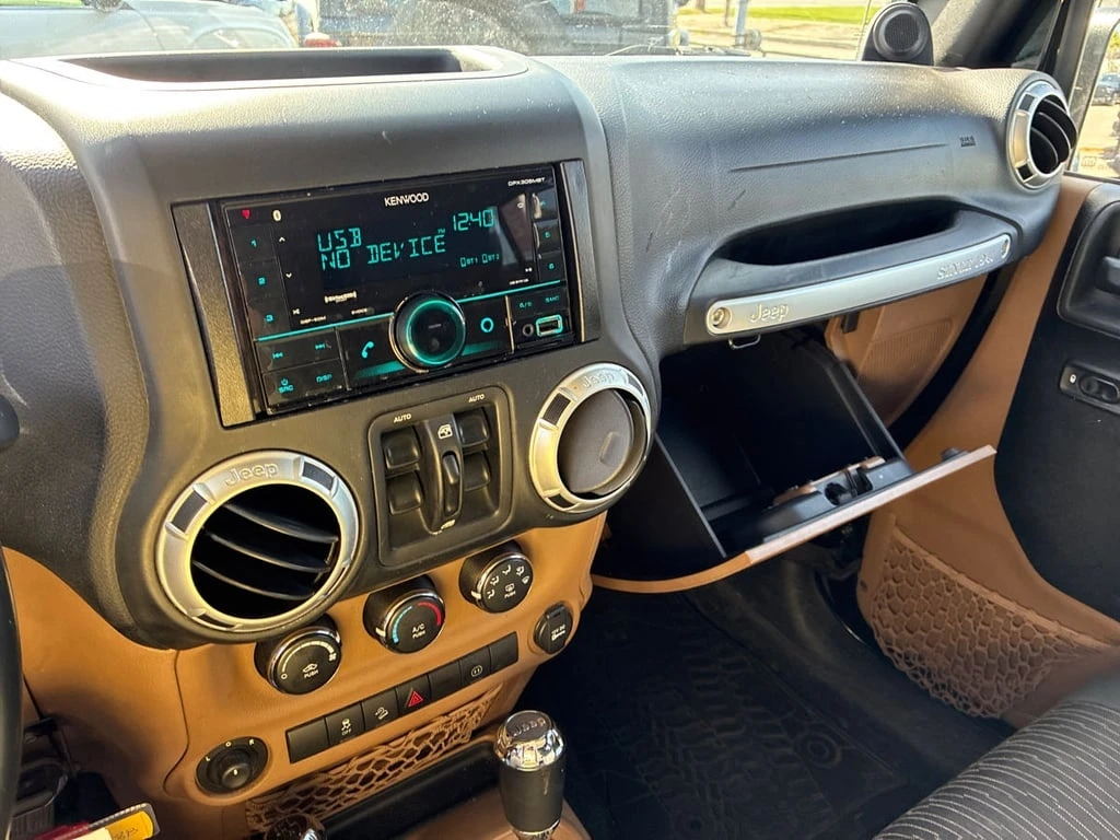 Jeep Wrangler * Sahara * CARFAX * БЕЗ ПЪРВОНАЧАЛНА ВНОСКА - изображение 9
