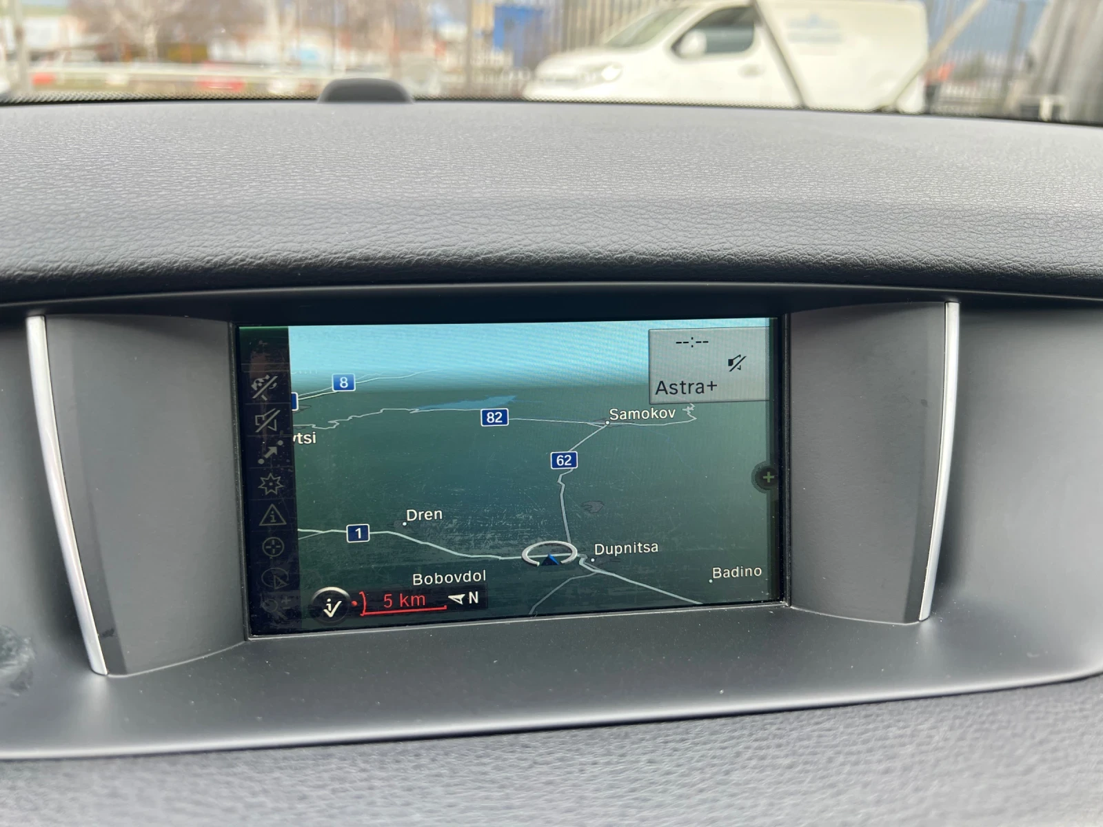 BMW X1 XD face* Avtom* bi-xenon* Navi* koja* full, снимка 13 - Автомобили и джипове - 53952593