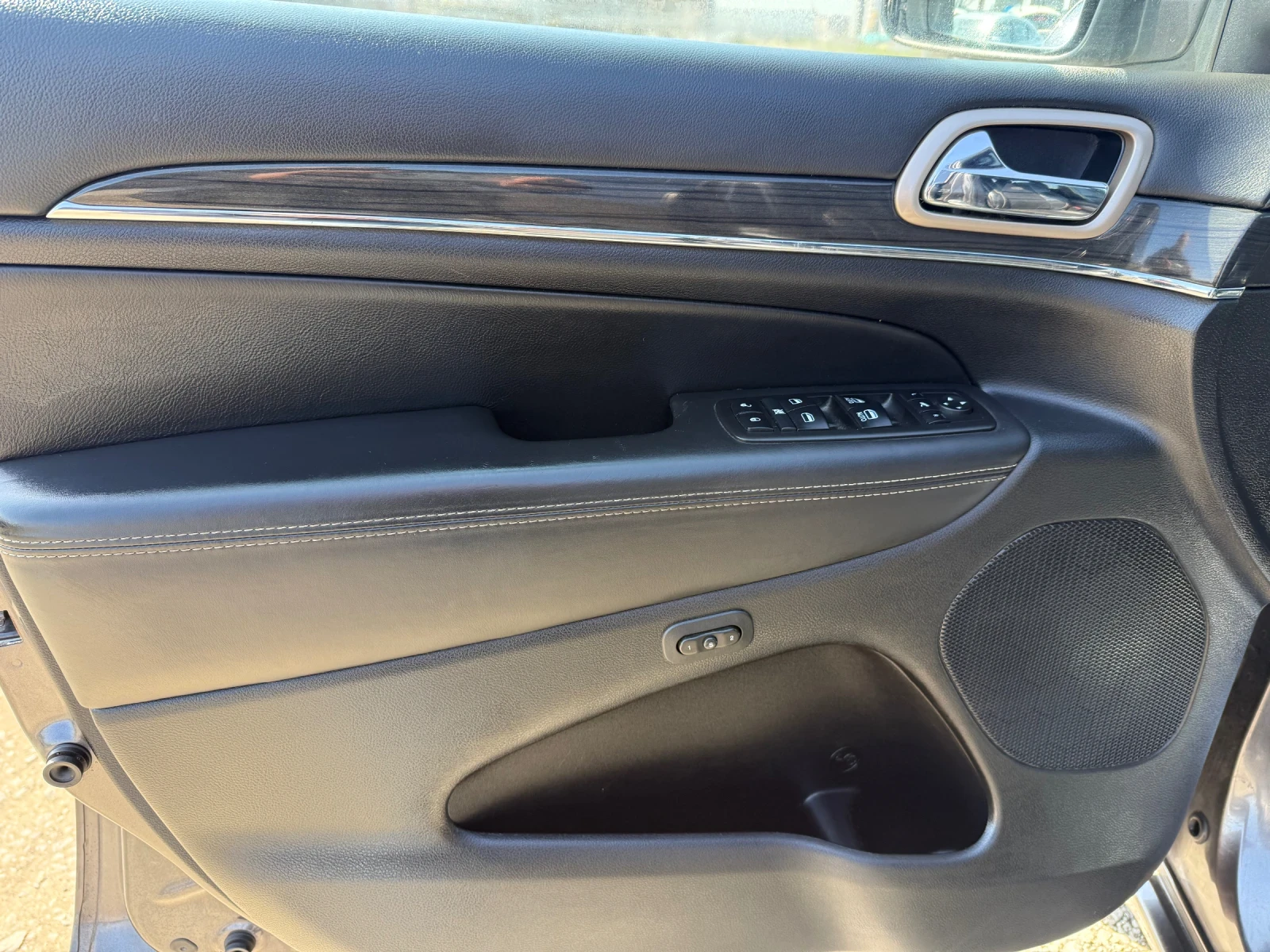 Jeep Grand cherokee 3.0D CH OVERLAND, снимка 13 - Автомобили и джипове - 53986867