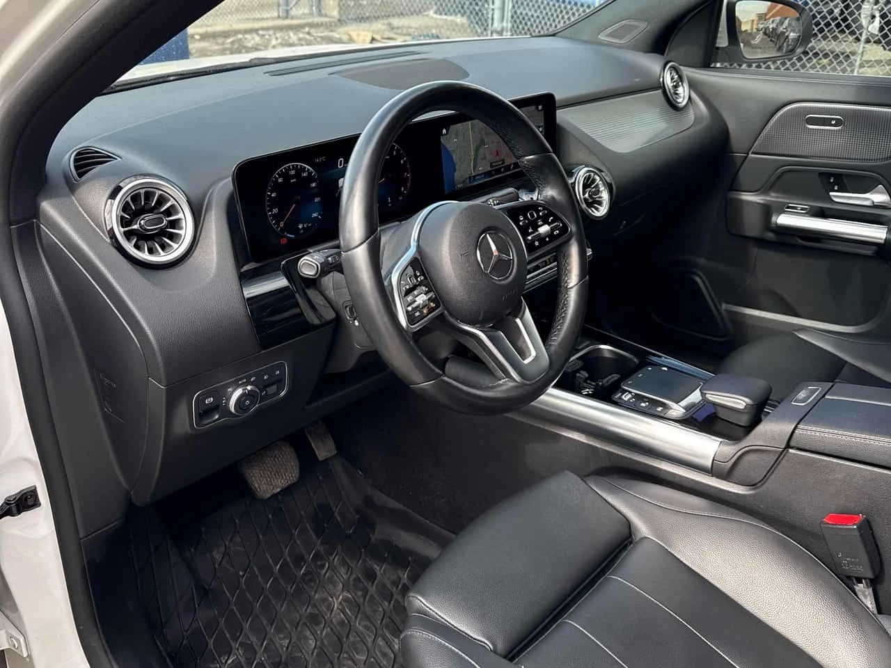 Mercedes-Benz GLA 250 * ЛИЦЕНЗИРАН ПРОДАВАЧ* , снимка 7 - Автомобили и джипове - 54328104