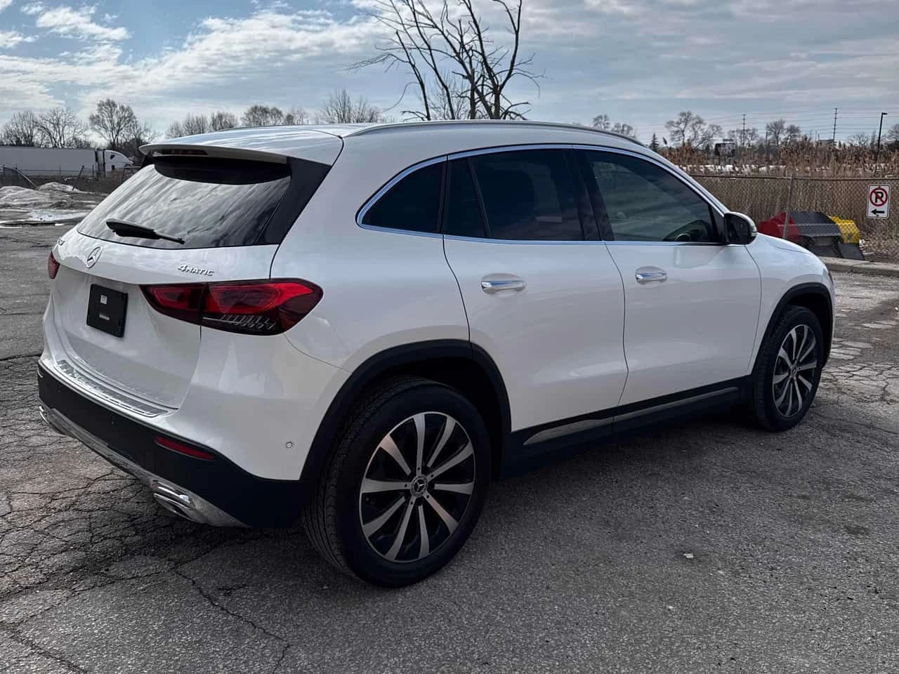 Mercedes-Benz GLA 250 * ЛИЦЕНЗИРАН ПРОДАВАЧ* , снимка 4 - Автомобили и джипове - 54328104