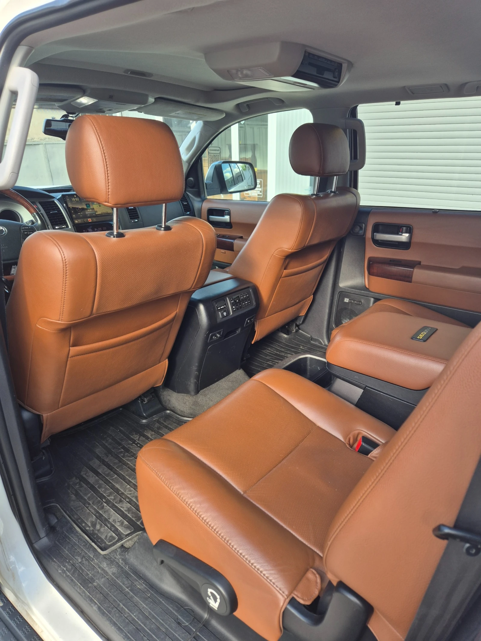 Toyota Sequoia, снимка 11 - Автомобили и джипове - 54438037