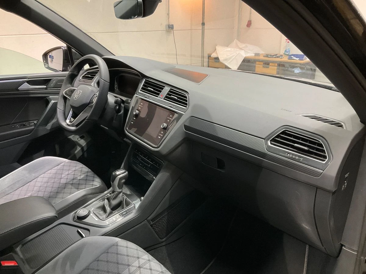 VW Tiguan R-Line* 4motionDSG* Matrix* 360* Harman, снимка 14 - Автомобили и джипове - 54481614