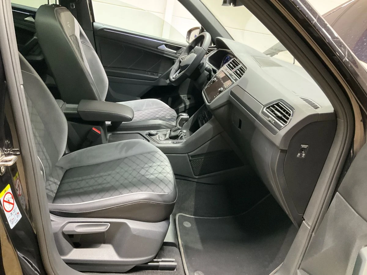 VW Tiguan R-Line* 4motionDSG* Matrix* 360* Harman, снимка 10 - Автомобили и джипове - 54481614