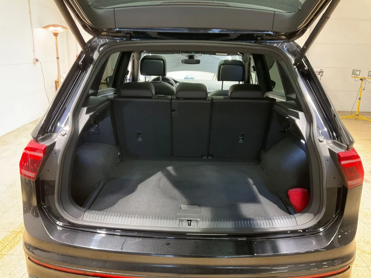 VW Tiguan R-Line* 4motionDSG* Matrix* 360* Harman, снимка 9 - Автомобили и джипове - 54481614