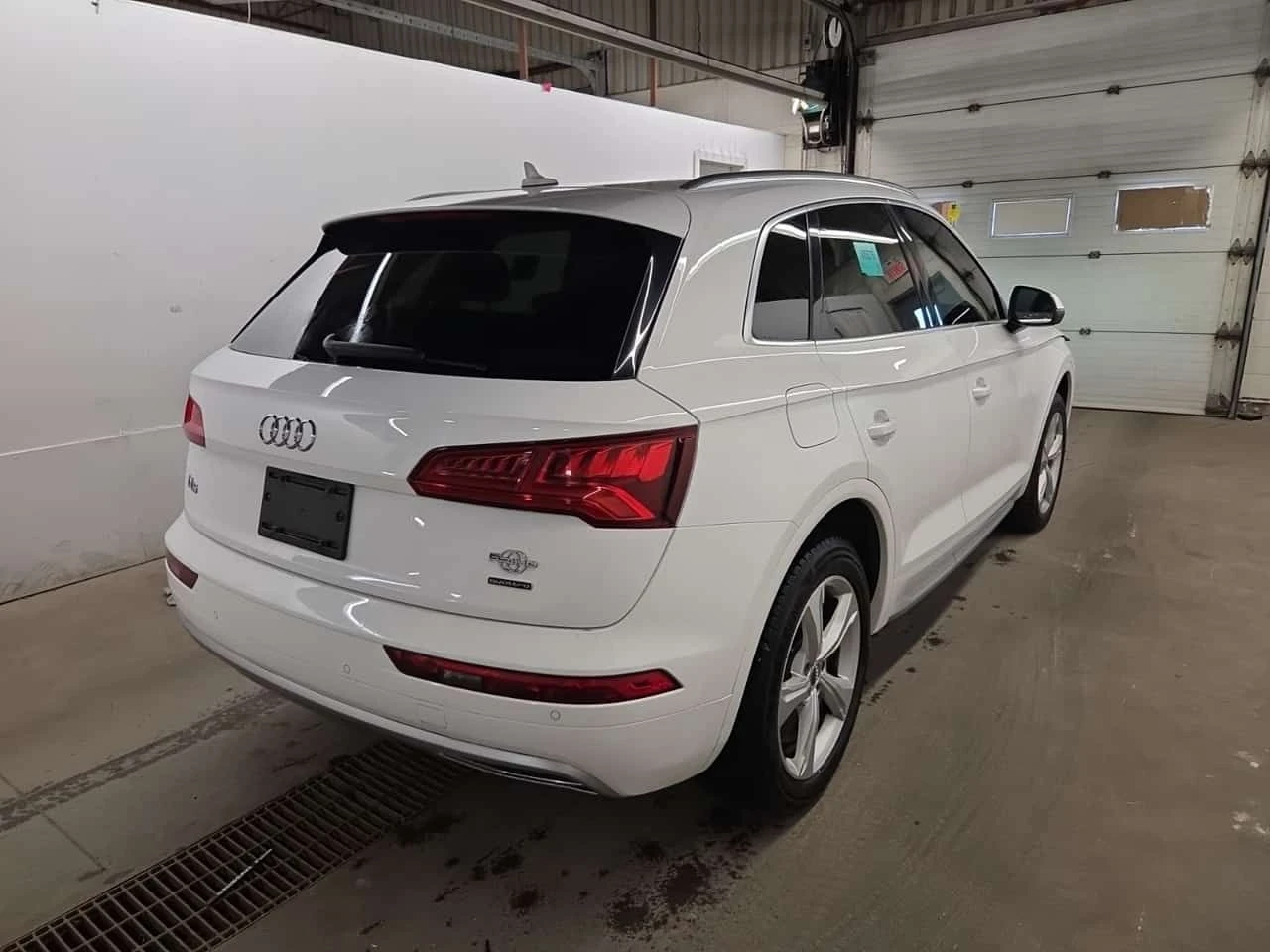 Audi Q5 * PROGRESSIV * CARFAX * 2 КЛЮЧА * ПАНОРАМА * , снимка 3 - Автомобили и джипове - 54528845