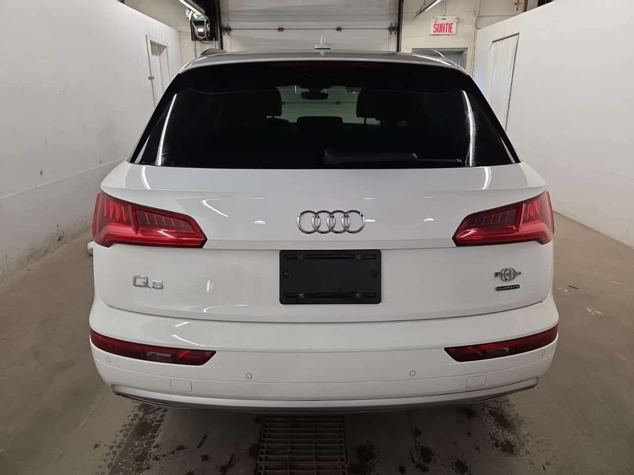 Audi Q5 * PROGRESSIV * CARFAX * 2 КЛЮЧА * ПАНОРАМА * , снимка 5 - Автомобили и джипове - 54528845