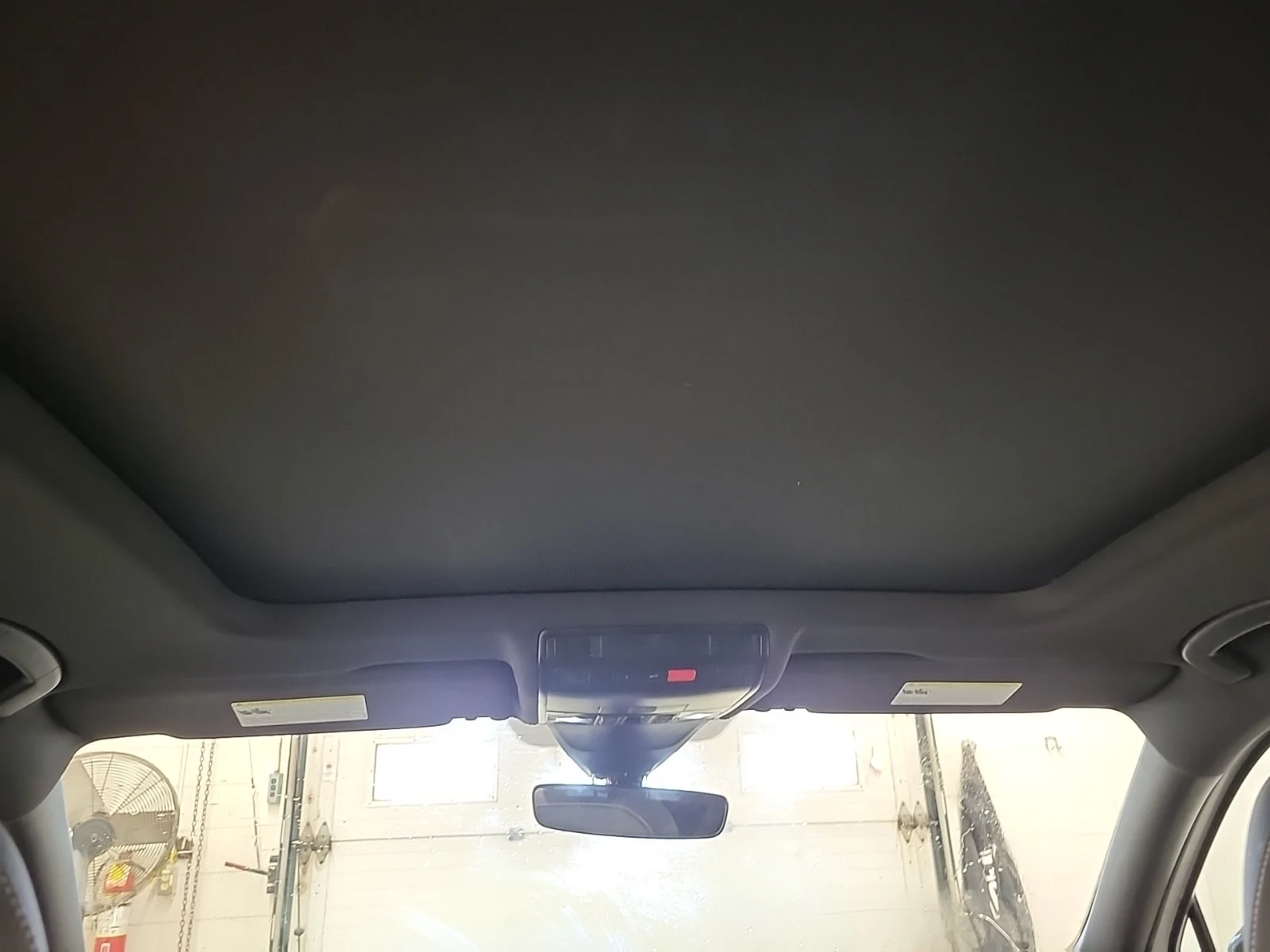VW Tiguan R-LINE BLACK EDITION| PANO| ПОДГРЕВИ| КАМЕРА| , снимка 12 - Автомобили и джипове - 55986806