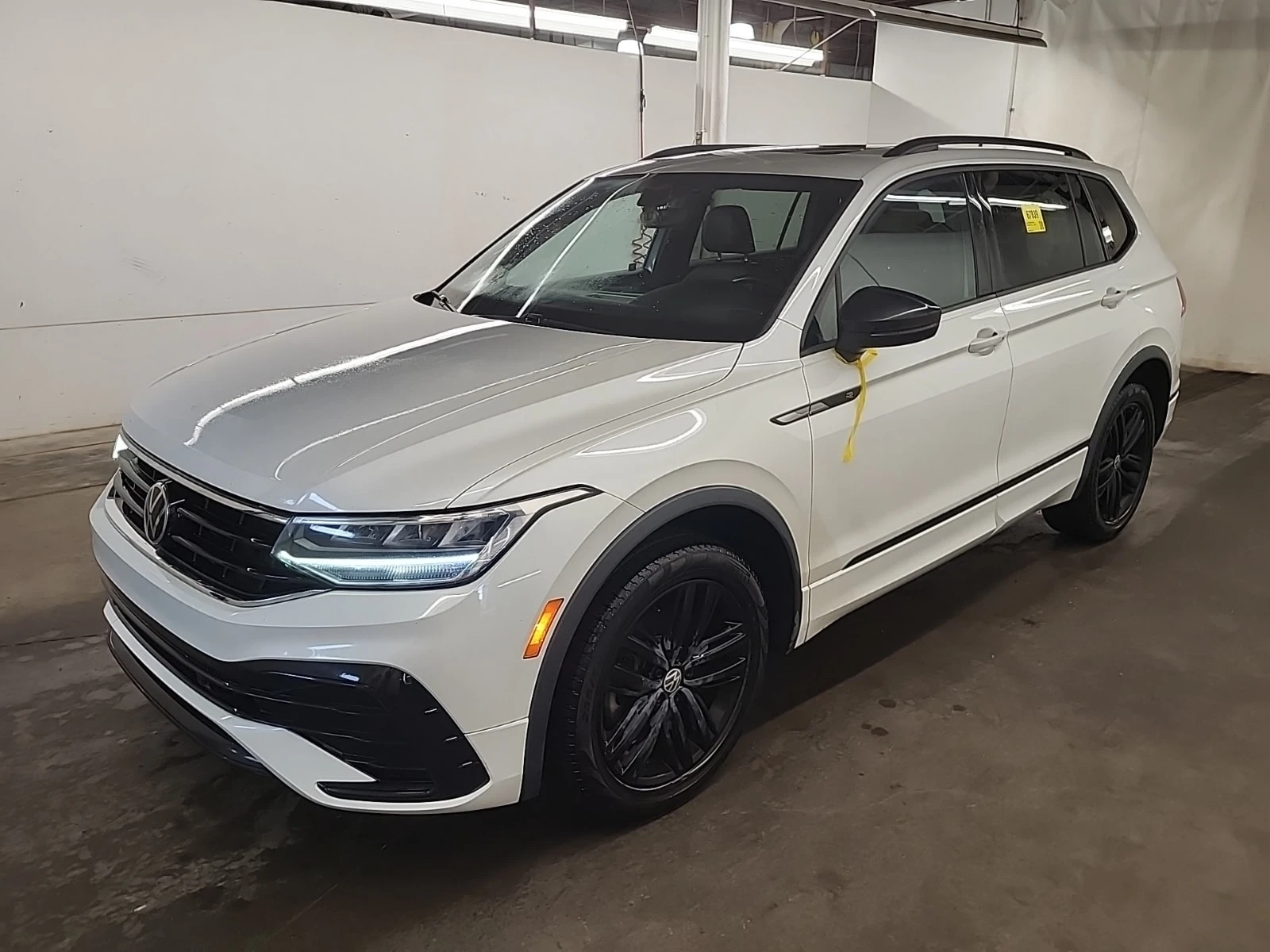 VW Tiguan R-LINE BLACK EDITION| PANO| ПОДГРЕВИ| КАМЕРА| 