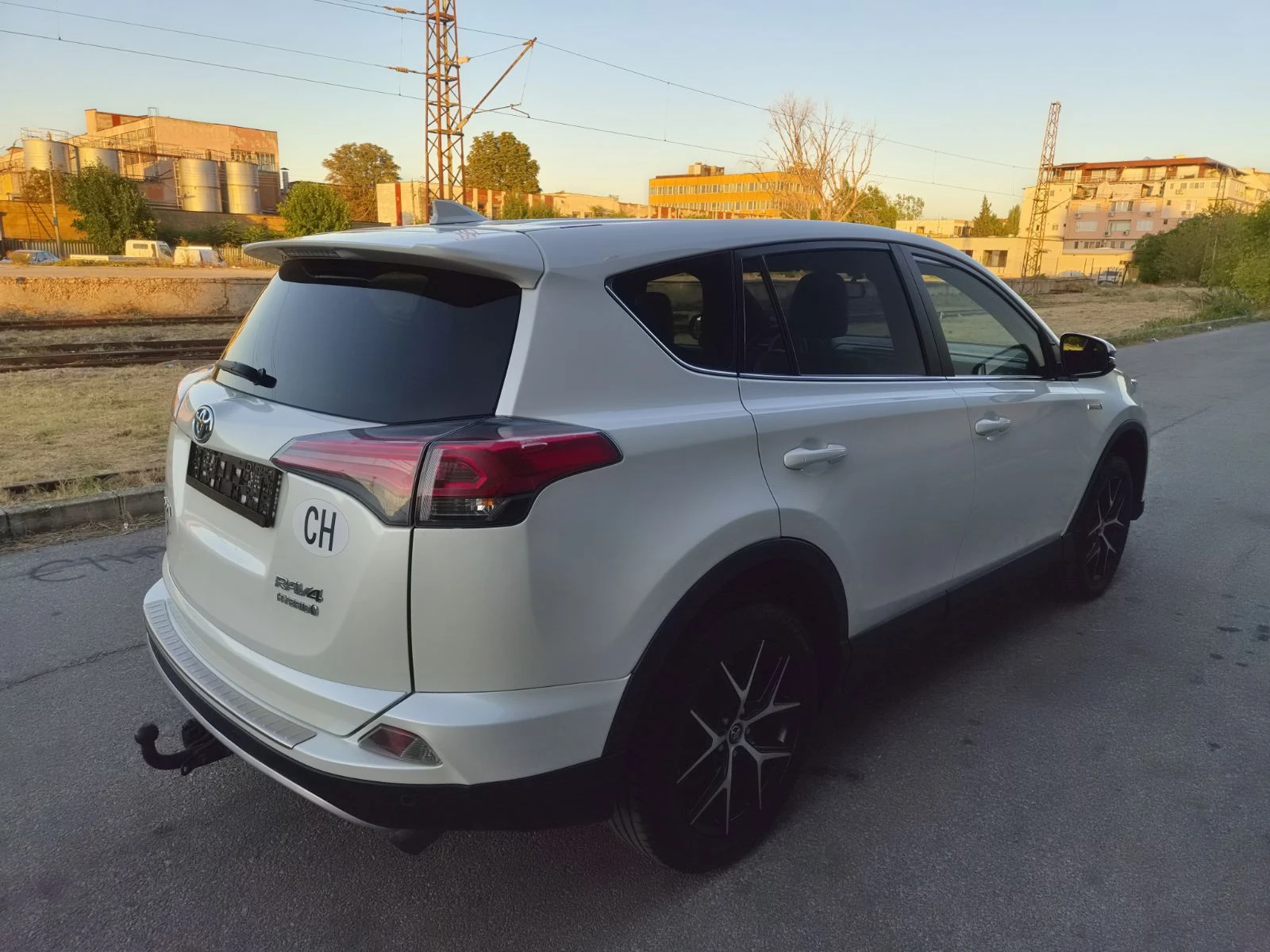 Toyota Rav4  2.5HYBRID 4X4 Швейцария, снимка 6 - Автомобили и джипове - 56008232