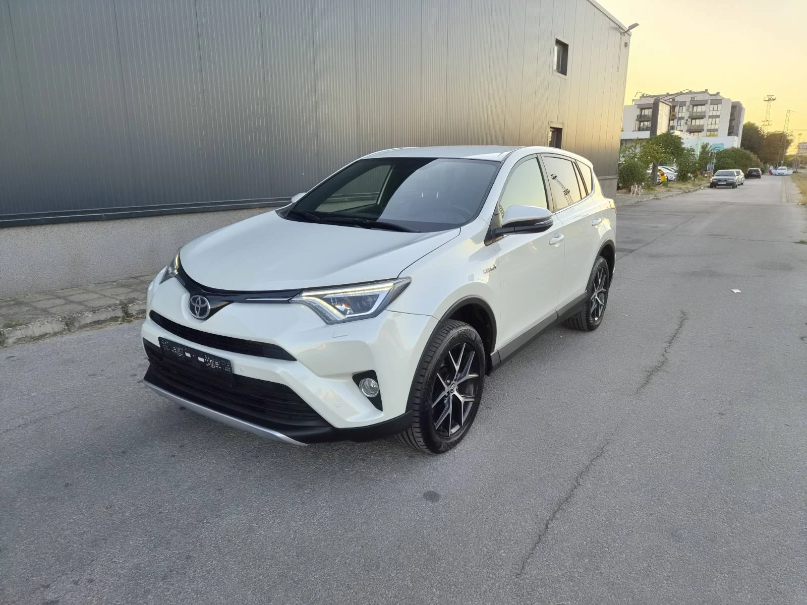 Toyota Rav4  2.5HYBRID 4X4 Швейцария
