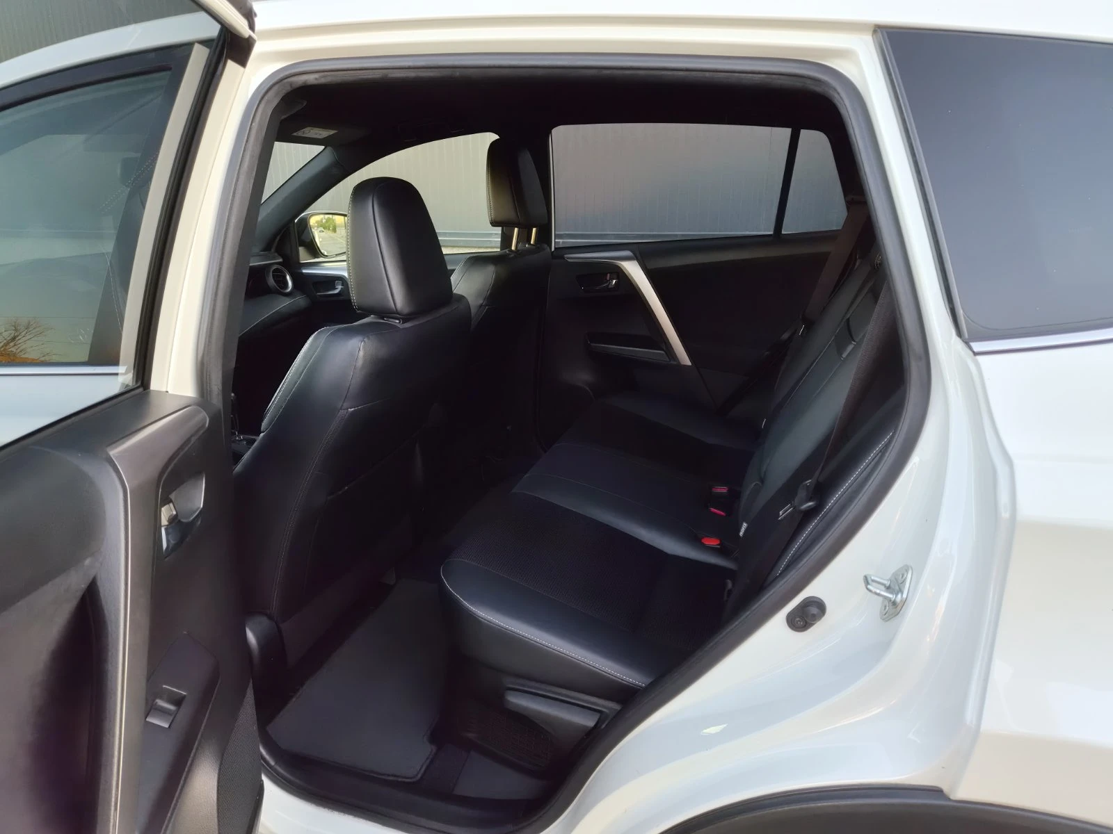 Toyota Rav4  2.5HYBRID 4X4 Швейцария, снимка 9 - Автомобили и джипове - 56008232