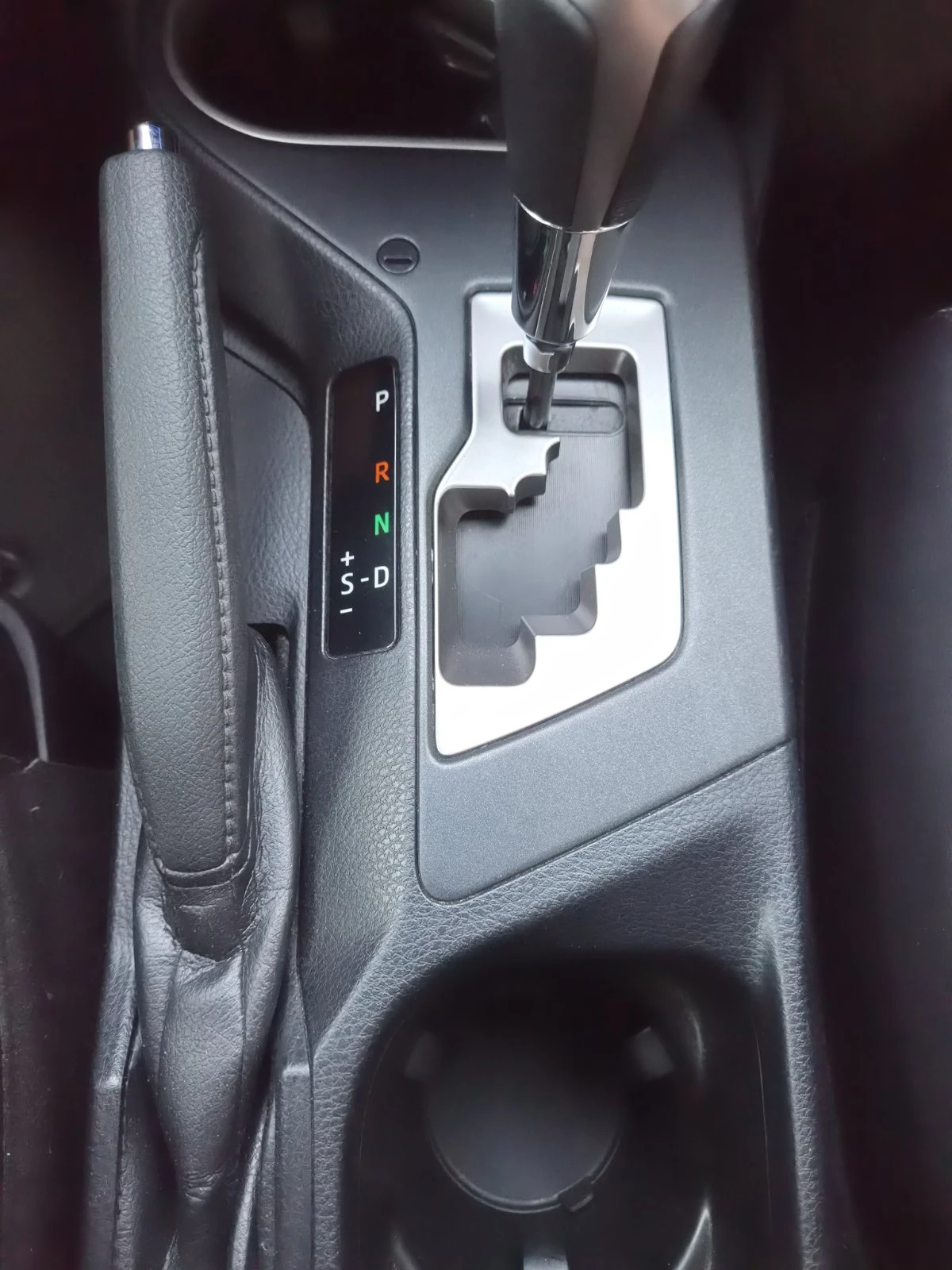 Toyota Rav4  2.5HYBRID 4X4 Швейцария, снимка 15 - Автомобили и джипове - 56008232