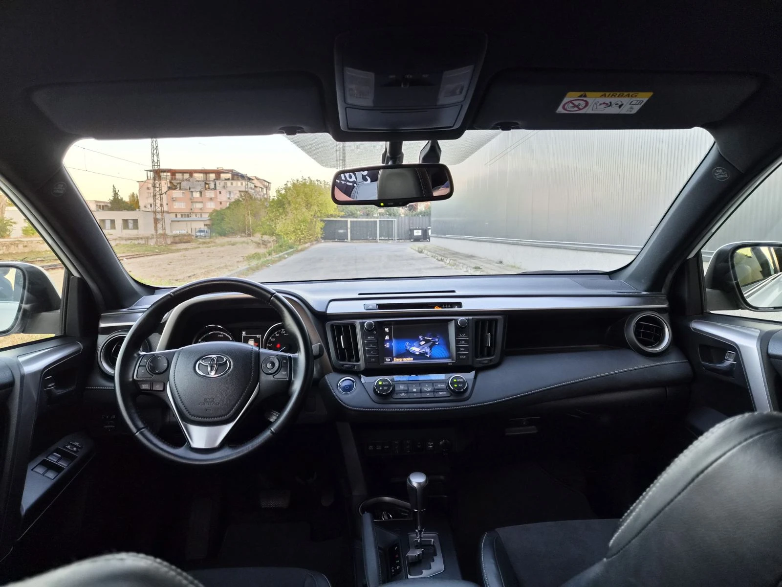 Toyota Rav4  2.5HYBRID 4X4 Швейцария, снимка 11 - Автомобили и джипове - 56008232