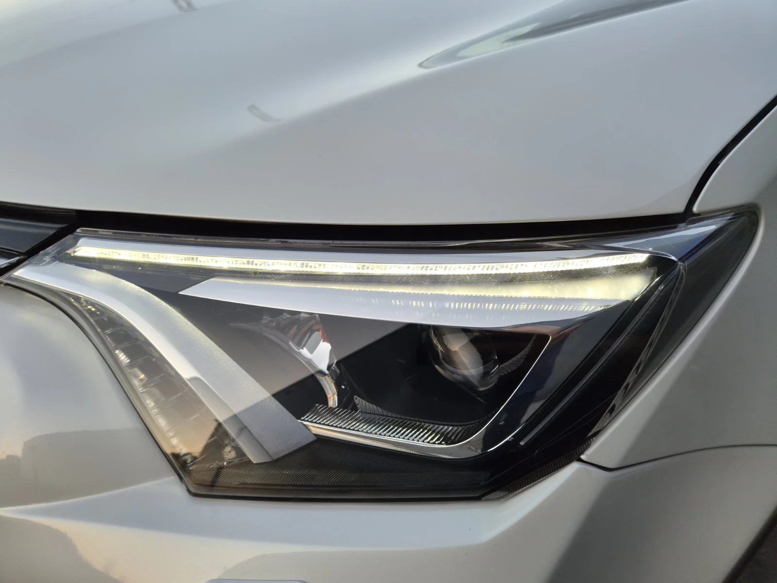 Toyota Rav4  2.5HYBRID 4X4 Швейцария, снимка 16 - Автомобили и джипове - 56008232