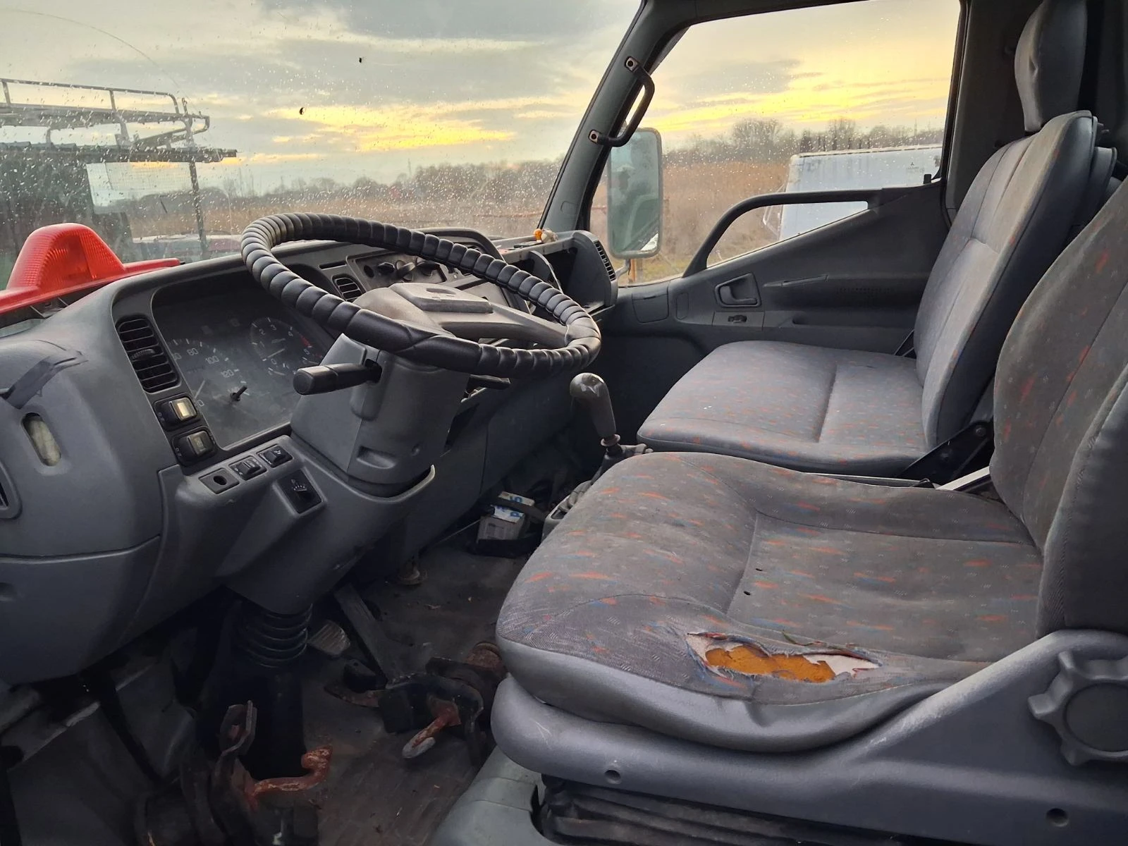 Mitsubishi Canter 2.8 - изображение 4