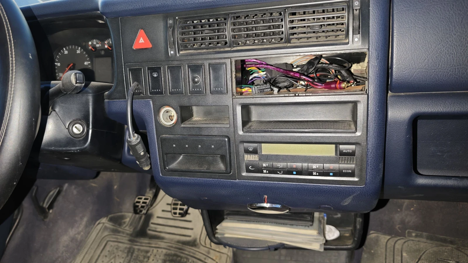 VW Transporter 2.5tdi, снимка 9 - Бусове и автобуси - 55268968