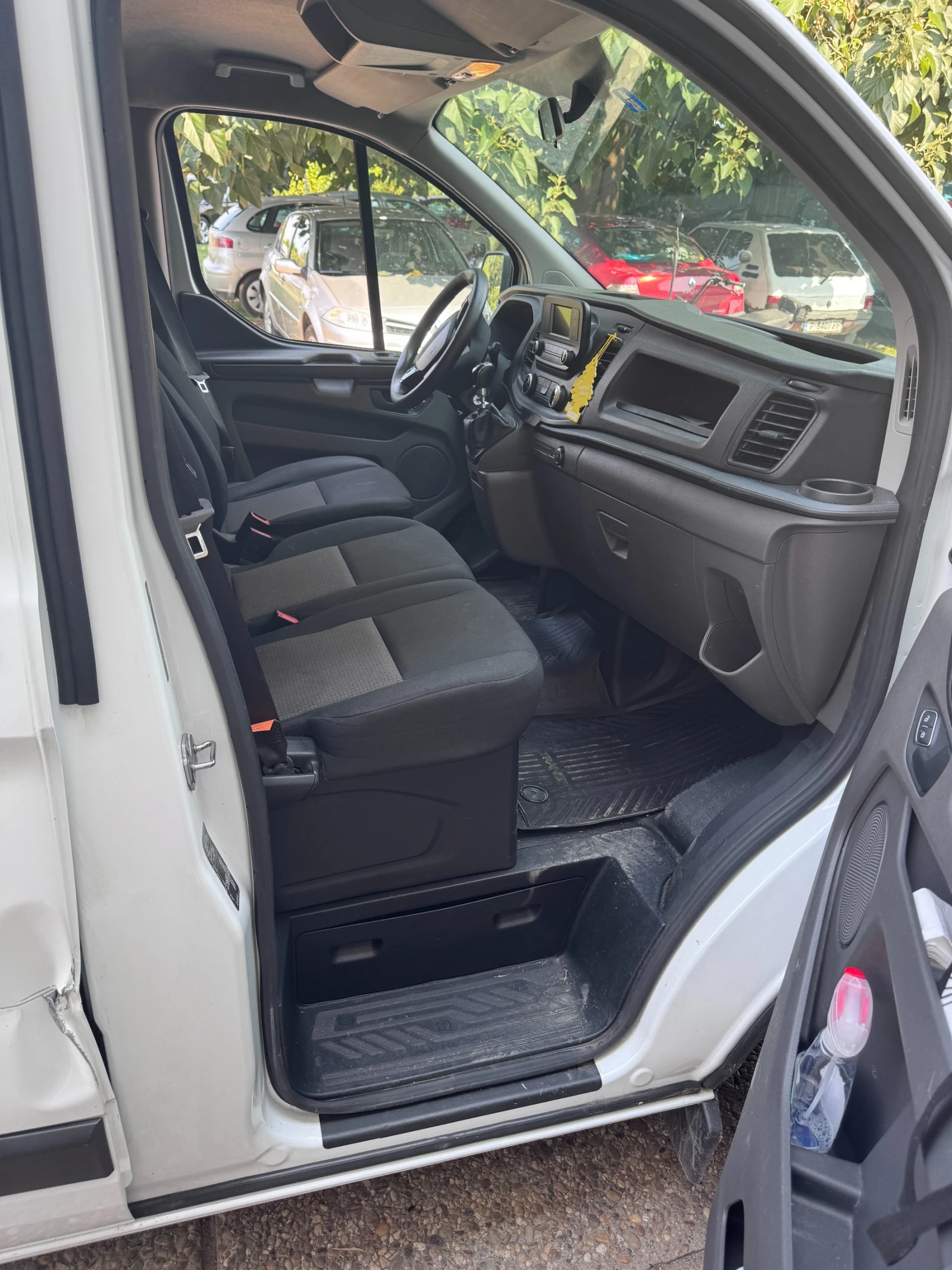 Ford Transit Custom, снимка 12 - Бусове и автобуси - 56038670