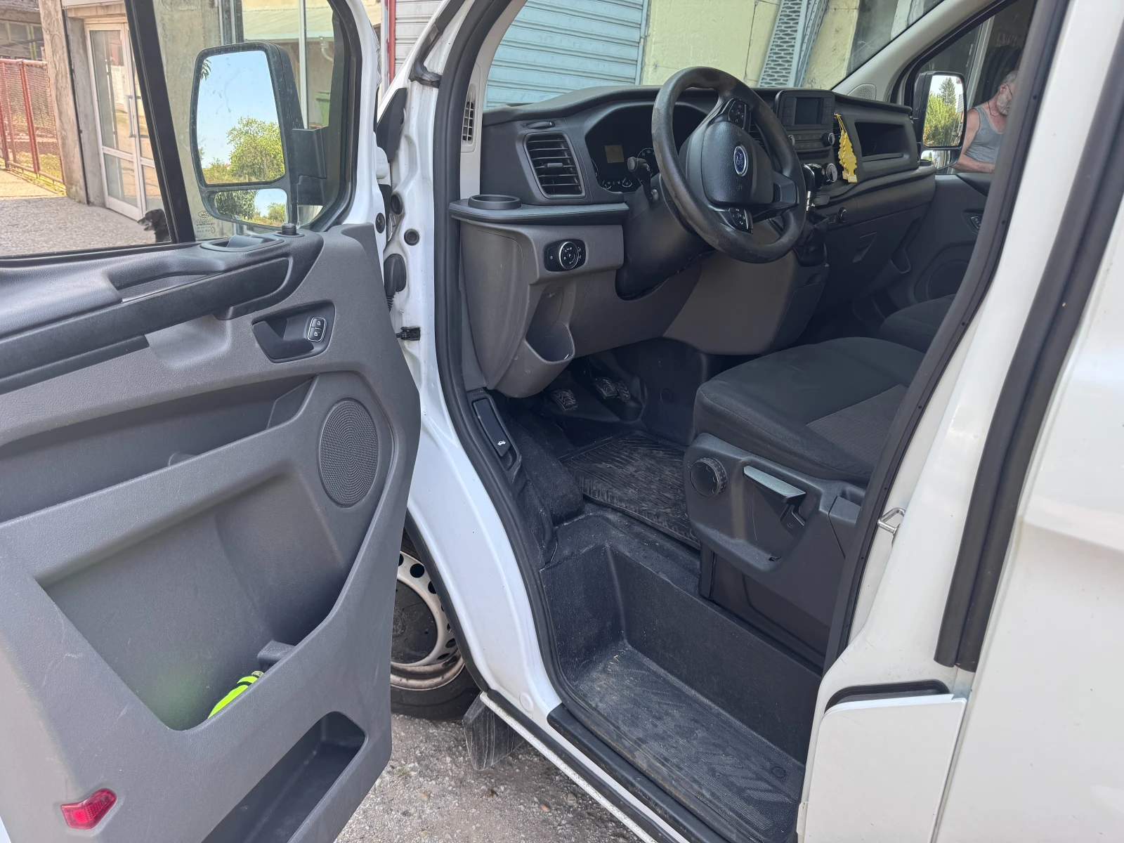 Ford Transit Custom, снимка 15 - Бусове и автобуси - 56038670