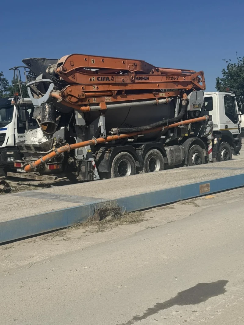 Бетон помпа Iveco TRAKKER 500, снимка 2 - Индустриална техника - 52670327