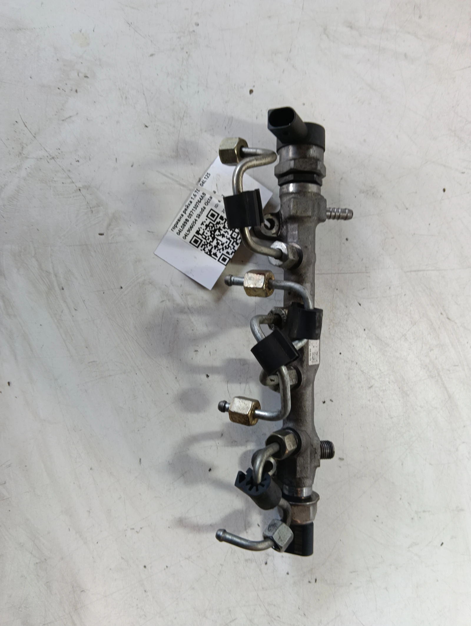 горивна рейка 1.6 TDI 04L125 04L089B 057130764AB 04L906054 Skoda Octavia